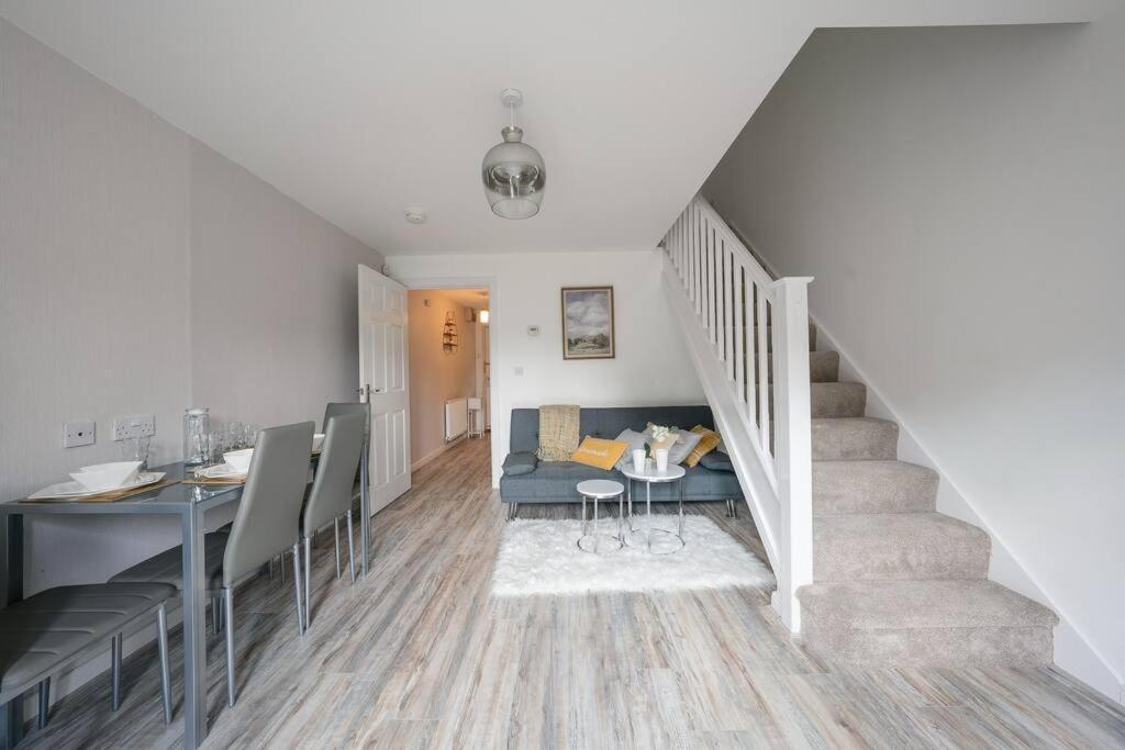 Stylish 2-Bed Home - For Company Contractor And Leisure Stays - Nec, Airport, Hs2, Contractors, Resort World Birmingham Zewnętrze zdjęcie