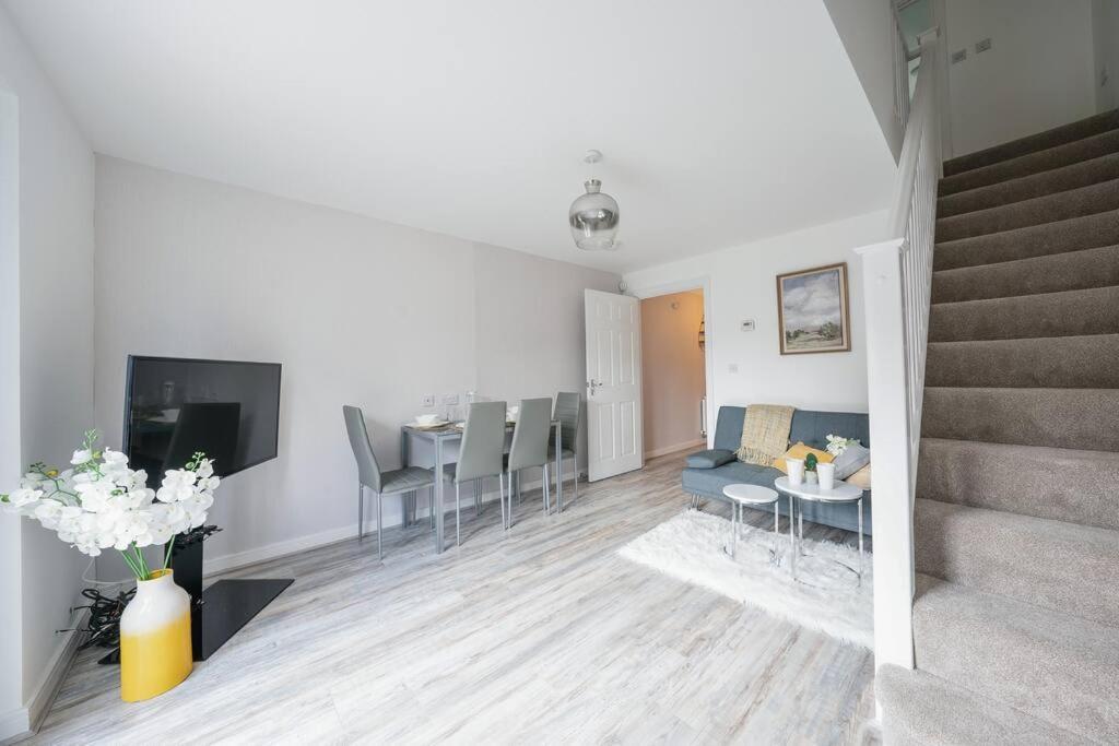 Stylish 2-Bed Home - For Company Contractor And Leisure Stays - Nec, Airport, Hs2, Contractors, Resort World Birmingham Zewnętrze zdjęcie