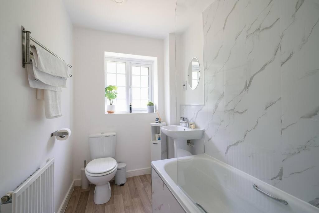 Stylish 2-Bed Home - For Company Contractor And Leisure Stays - Nec, Airport, Hs2, Contractors, Resort World Birmingham Zewnętrze zdjęcie