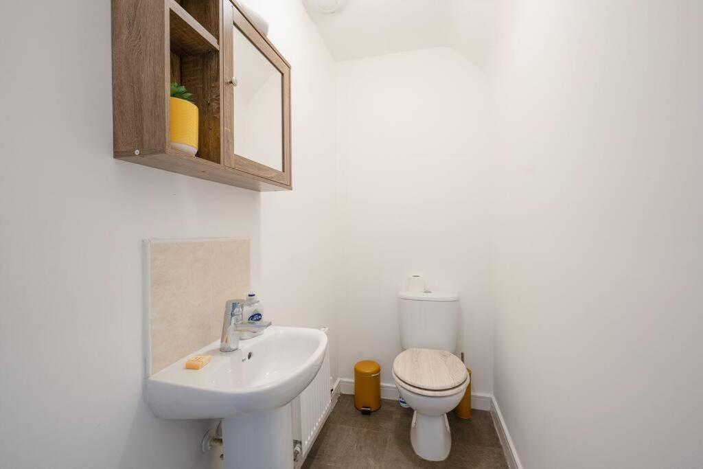 Stylish 2-Bed Home - For Company Contractor And Leisure Stays - Nec, Airport, Hs2, Contractors, Resort World Birmingham Zewnętrze zdjęcie