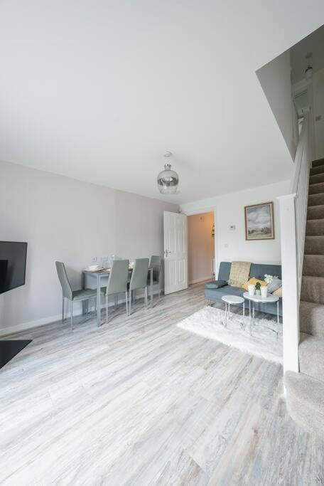 Stylish 2-Bed Home - For Company Contractor And Leisure Stays - Nec, Airport, Hs2, Contractors, Resort World Birmingham Zewnętrze zdjęcie