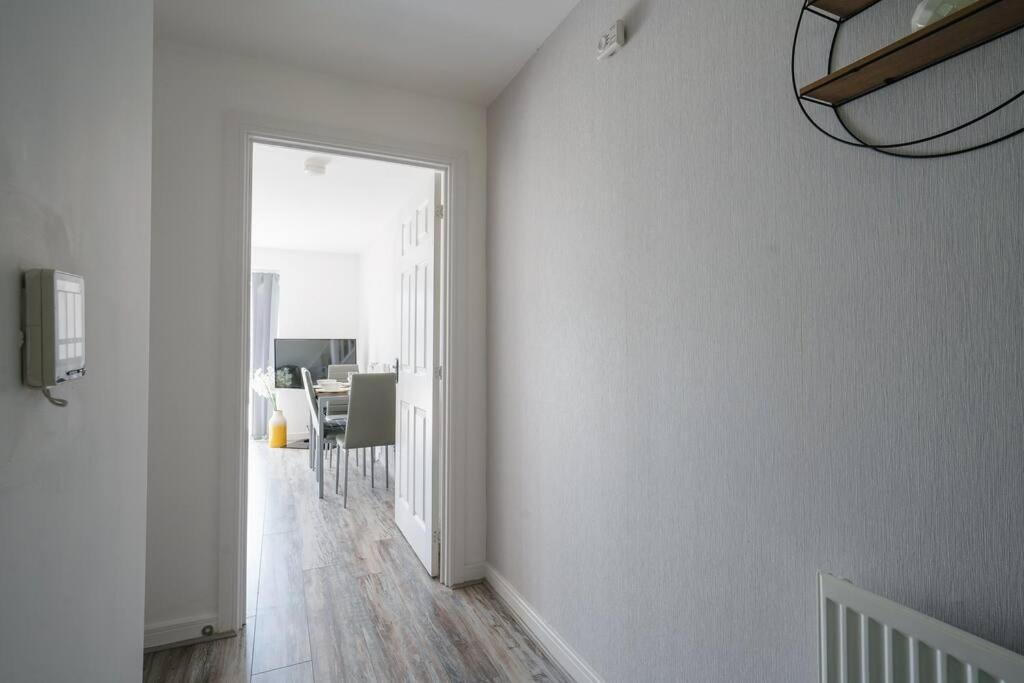 Stylish 2-Bed Home - For Company Contractor And Leisure Stays - Nec, Airport, Hs2, Contractors, Resort World Birmingham Zewnętrze zdjęcie